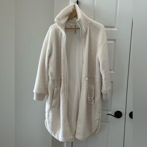 Cozy Sherpa Jacket!

Worn once! In excellent condition!